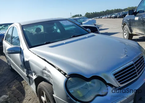 2002 Mercedes-Benz C 320 z USA, uszkodzony, nr VIN WDBRF64J62F146123